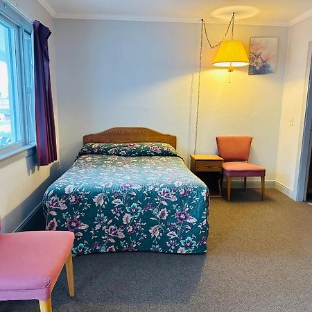 Stiles Motel Hill View Удсток Екстериор снимка