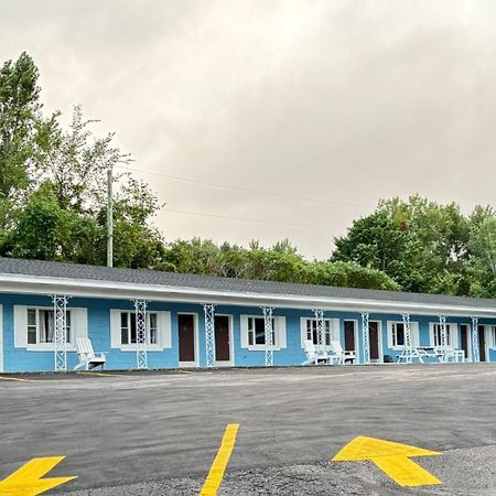Stiles Motel Hill View Удсток Екстериор снимка
