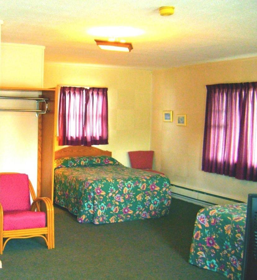 Stiles Motel Hill View Удсток Екстериор снимка