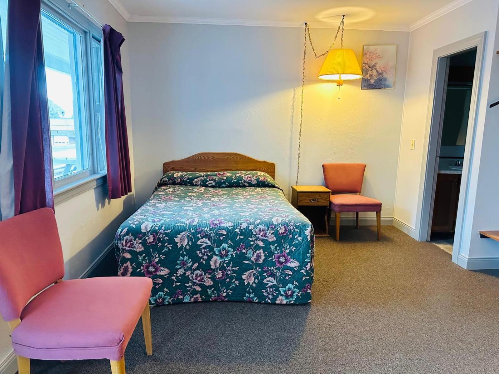 Stiles Motel Hill View Удсток Екстериор снимка
