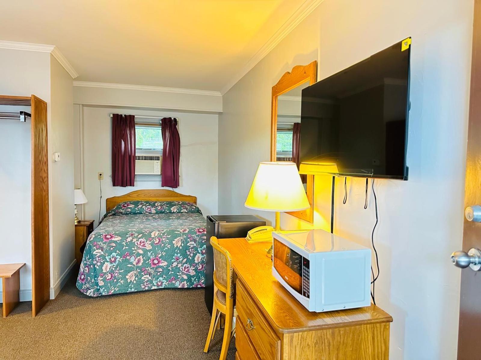 Stiles Motel Hill View Удсток Екстериор снимка