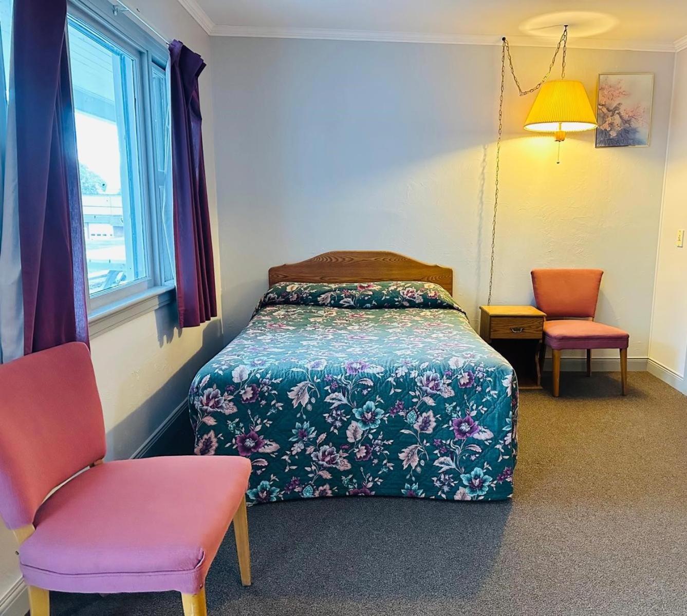 Stiles Motel Hill View Удсток Екстериор снимка