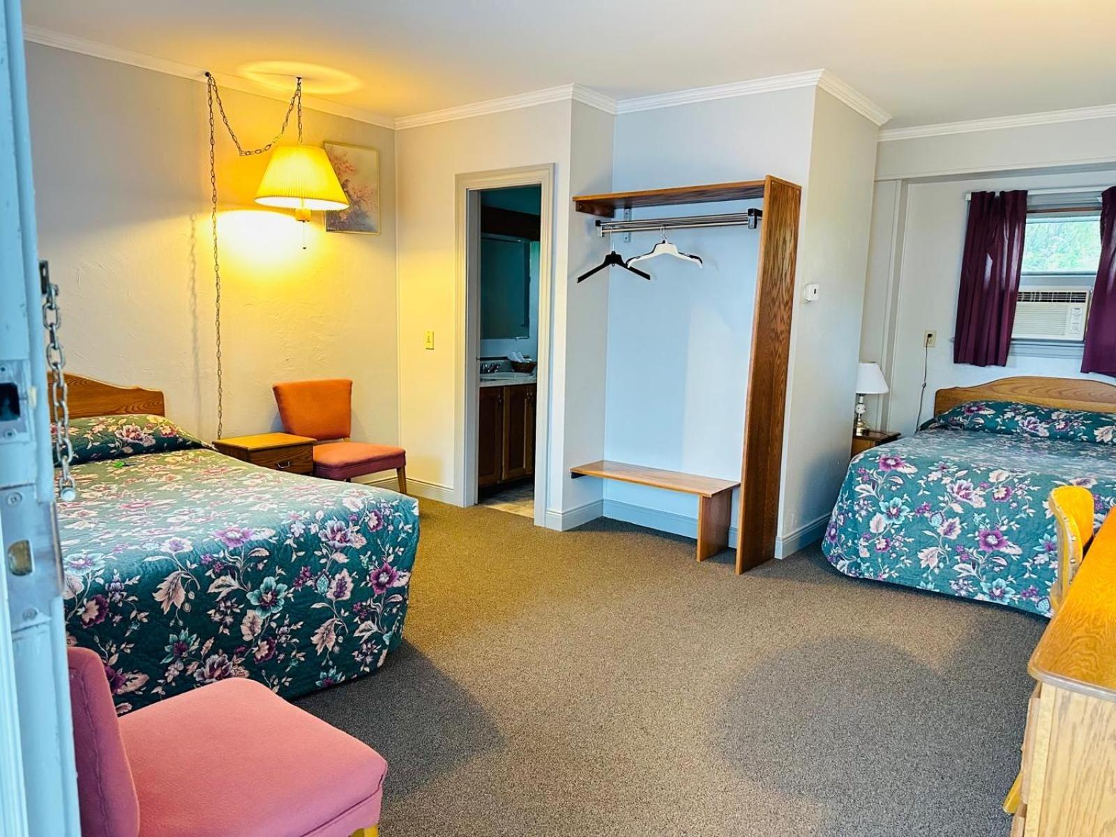 Stiles Motel Hill View Удсток Екстериор снимка
