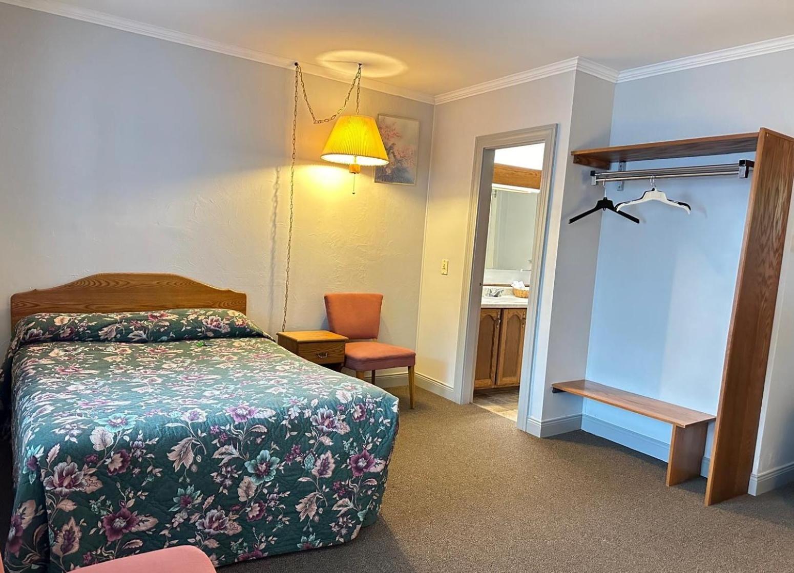 Stiles Motel Hill View Удсток Екстериор снимка