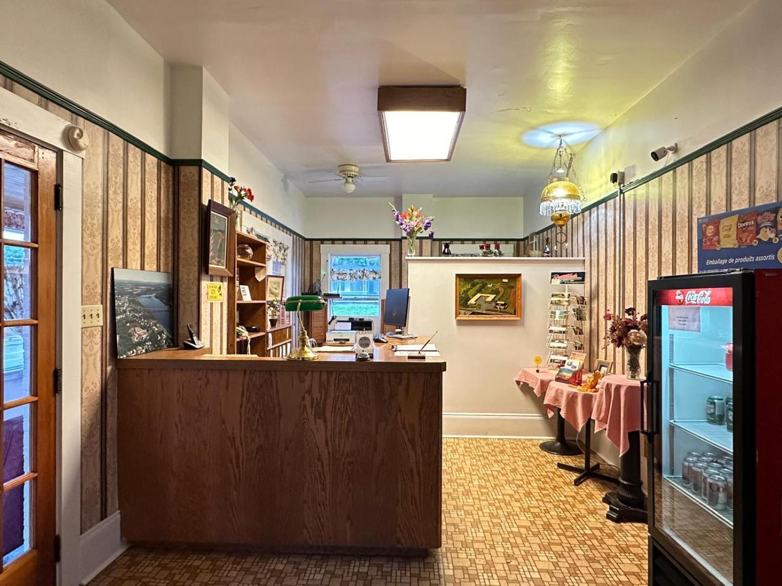 Stiles Motel Hill View Удсток Екстериор снимка