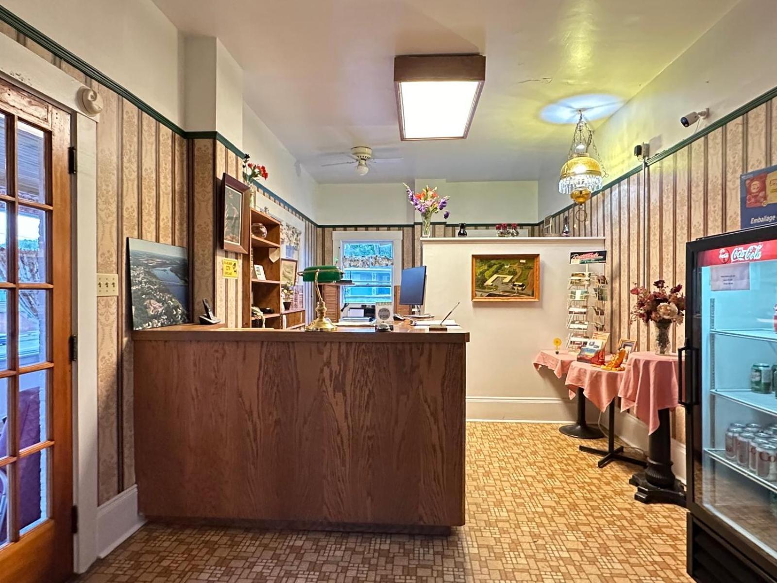 Stiles Motel Hill View Удсток Екстериор снимка