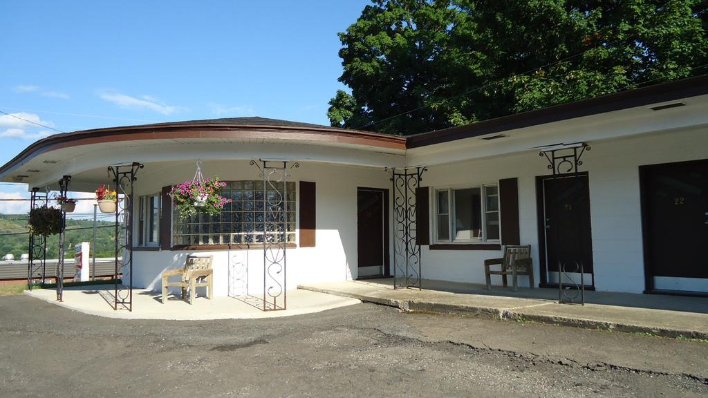 Stiles Motel Hill View Удсток Екстериор снимка