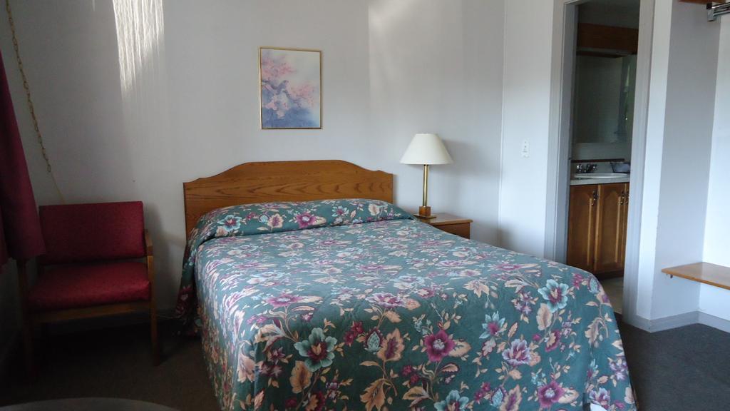 Stiles Motel Hill View Удсток Екстериор снимка