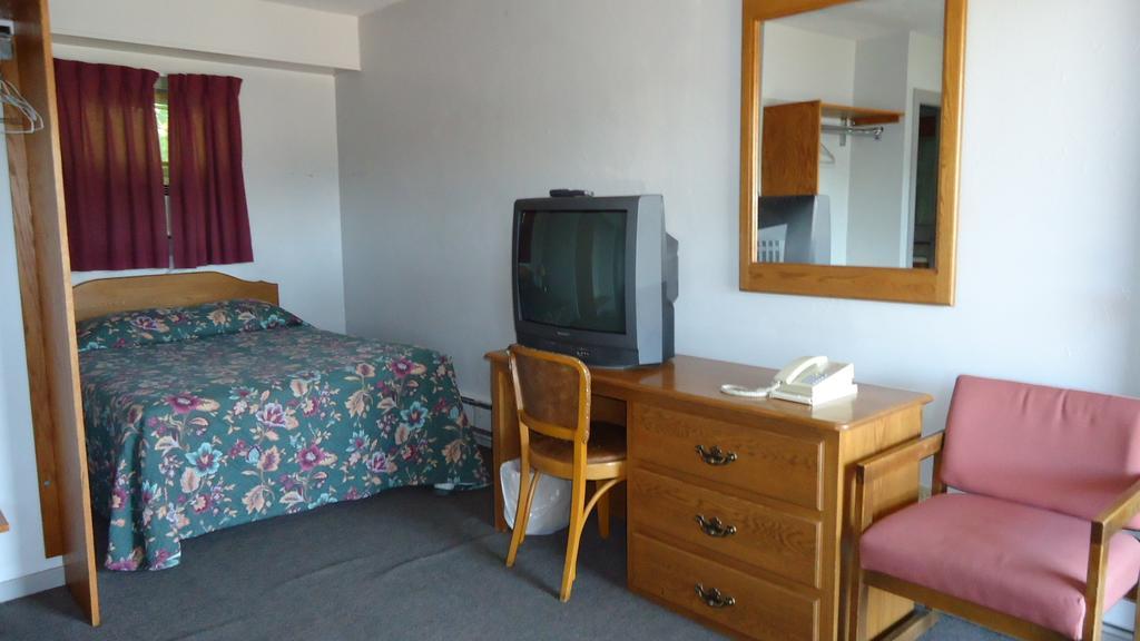 Stiles Motel Hill View Удсток Екстериор снимка