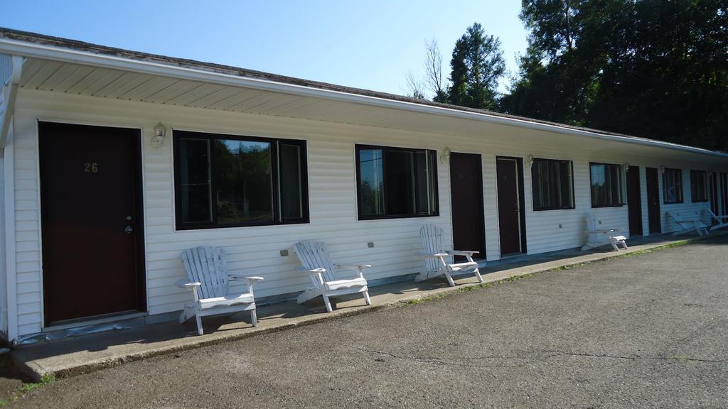 Stiles Motel Hill View Удсток Екстериор снимка