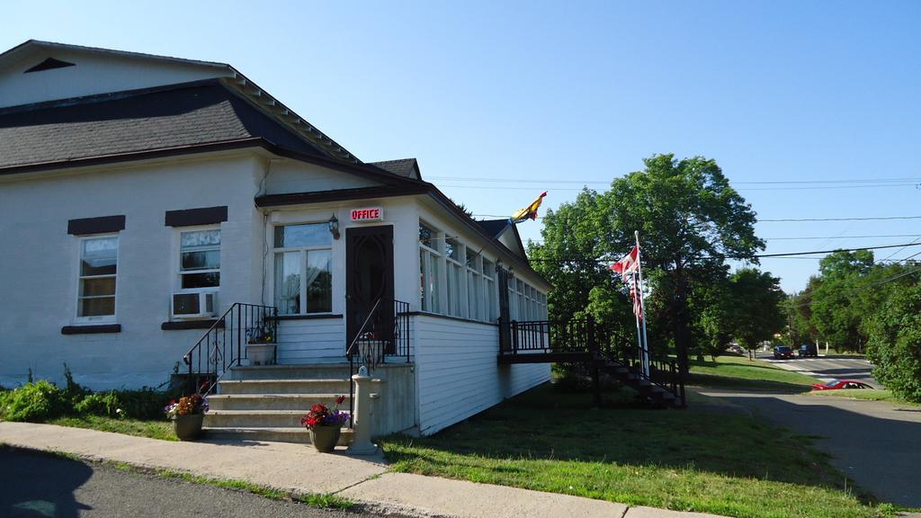 Stiles Motel Hill View Удсток Екстериор снимка